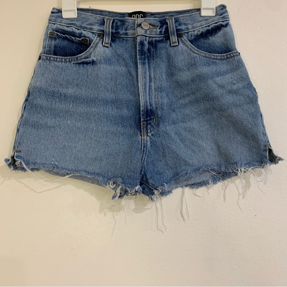 BDG Girlfriend High Rise Medium Wash Cut Off Jean Shorts Denim Size 27